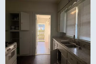 900 W Sears Street, Denison, TX 75020 - Photo 6