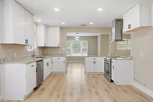 1200 Woodridge Cir, Euless, TX 76040 - Photo 2