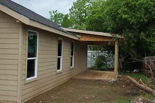 202 Strong St, Bowie, TX 76230 - Photo 6