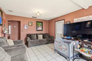 2333 North Chandler Dr E, Fort Worth, TX 76111 - Photo 4