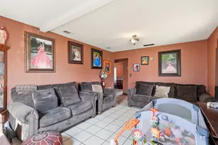 2333 North Chandler Dr E, Fort Worth, TX 76111 - Photo 6