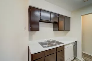 209 S Beverly St, Crowley, TX 76036 - Photo 12