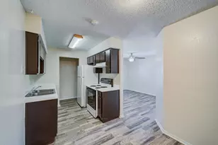 209 S Beverly St, Crowley, TX 76036 - Photo 8