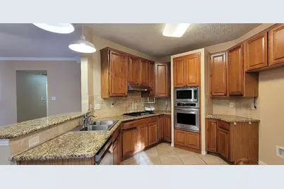 9807 Sunrise Court, Irving, TX 75063 - Photo 10