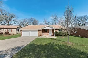 424 Holder Dr, Hurst, TX 76053 - Photo 2