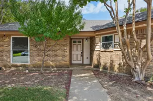 2417 Meadow Ct, Bedford, TX 76021 - Photo 4
