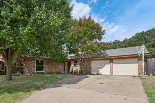 2417 Meadow Ct, Bedford, TX 76021 - Photo 2