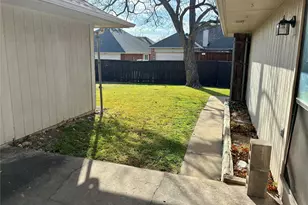 2405 Country Valley Rd, Garland, TX 75041 - Photo 36