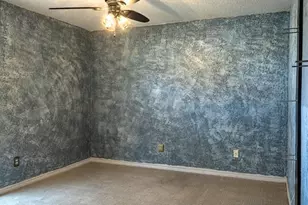 2405 Country Valley Rd, Garland, TX 75041 - Photo 22