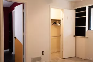 2405 Country Valley Rd, Garland, TX 75041 - Photo 20