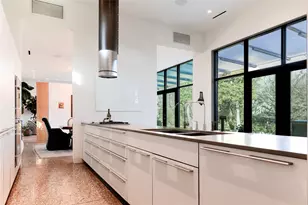 1302 Eastus Dr, Dallas, TX 75208 - Photo 12