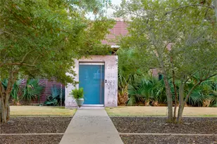 1302 Eastus Dr, Dallas, TX 75208 - Photo 1