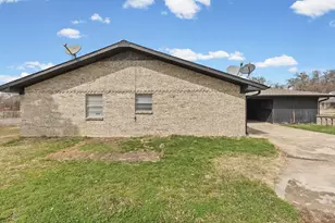 706 S Manson St, Wolfe City, TX 75496 - Photo 36