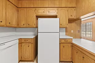 706 S Manson St, Wolfe City, TX 75496 - Photo 10