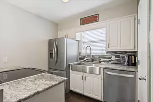 1368 S 12th St, Waco, TX 76706 - Photo 2