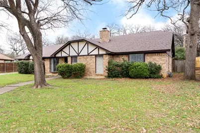 549 Greenwood Circle, Hurst, TX 76053 - Photo 2