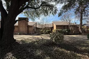 16411 Lauder Ln, Dallas, TX 75248 - Photo 2