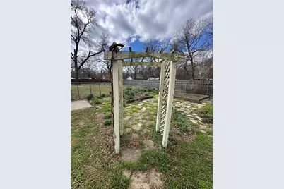 103 W Damon Street, Terrell, TX 75160 - Photo 32