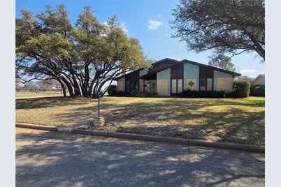 1301 Cliff Drive, Graham, TX 76450 - Photo 8