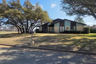 1301 Cliff Dr, Graham, TX 76450 - Photo 8