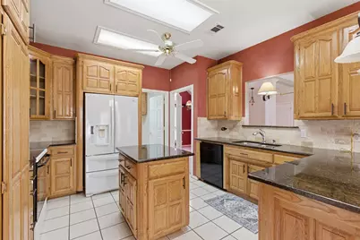 1201 E Apache Trail, Granbury, TX 76048 - Photo 10