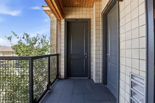 928 Lipscomb St, Fort Worth, TX 76104 - Photo 2