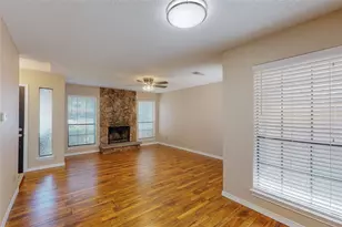 1912 N Irving Heights Dr, Irving, TX 75061 - Photo 4