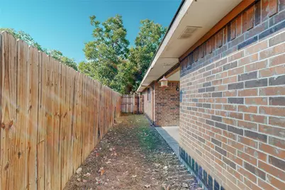 1912 N Irving Heights Drive, Irving, TX 75061 - Photo 38