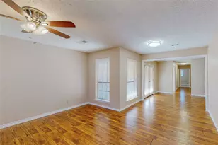 1912 N Irving Heights Dr, Irving, TX 75061 - Photo 8