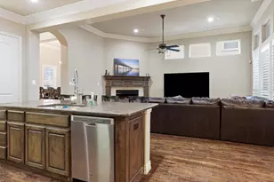 2115 N Hill Dr, Irving, TX 75038 - Photo 16