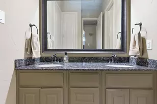 2115 N Hill Dr, Irving, TX 75038 - Photo 36