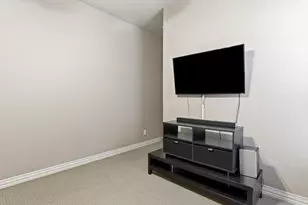 2115 N Hill Dr, Irving, TX 75038 - Photo 32