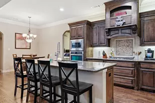 2115 N Hill Dr, Irving, TX 75038 - Photo 6