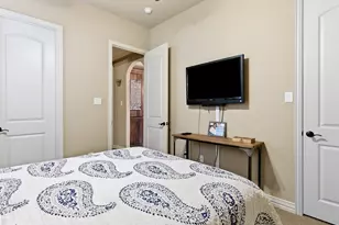 2115 N Hill Dr, Irving, TX 75038 - Photo 30
