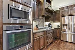 2115 N Hill Dr, Irving, TX 75038 - Photo 12