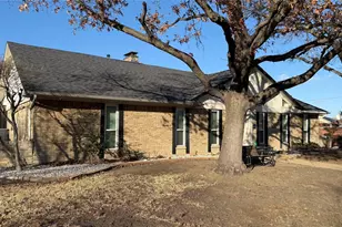 1000 Oxfordshire Dr, Carrollton, TX 75007 - Photo 2