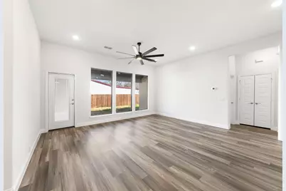 502 W 2nd Street, Venus, TX 76033 - Photo 8