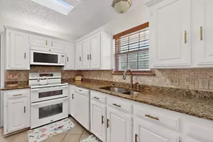 1110 Shady Oak Trail, Mansfield, TX 76063 - Photo 8