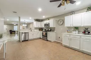 2912 Santa Sabina, Grand Prairie, TX 75052 - Photo 4