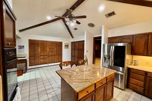 1205 Riverview Dr, Arlington, TX 76012 - Photo 18