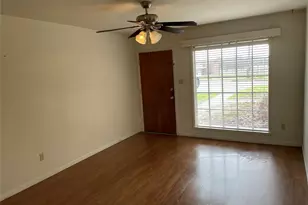 409 Royal St, Athens, TX 75751 - Photo 4