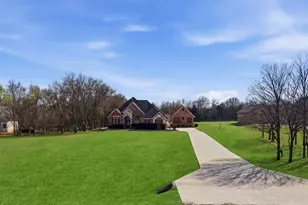 212 Green Meadow Ct, Gunter, TX 75058 - Photo 2