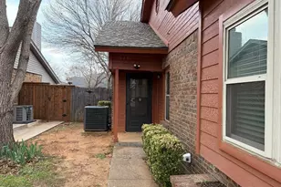 610 Canterbury St, Euless, TX 76039 - Photo 2