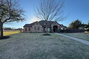 1561 St Andrews Dr, Red Oak, TX 75154 - Photo 2