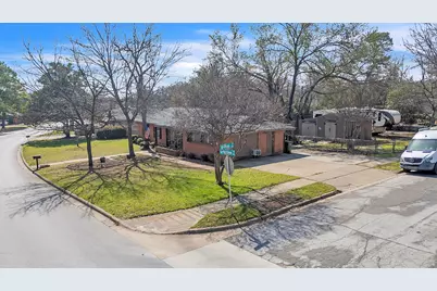 709 Hurstview Drive, Hurst, TX 76053 - Photo 4