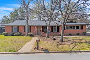 709 Hurstview Dr, Hurst, TX 76053 - Photo 2