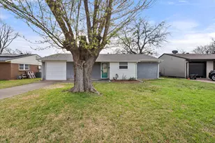 729 SW Sunnybrook Dr, Burleson, TX 76028 - Photo 2