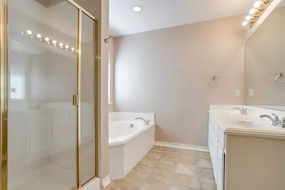 5518 Chimney Rock Drive, Arlington, TX 76017 - Photo 10