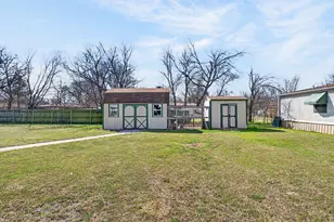 811 SW 21st St, Mineral Wells, TX 76067 - Photo 36