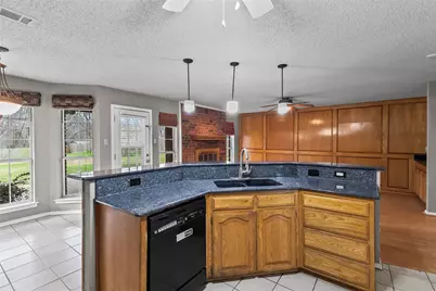 4914 Creekridge Lane, Garland, TX 75043 - Photo 10